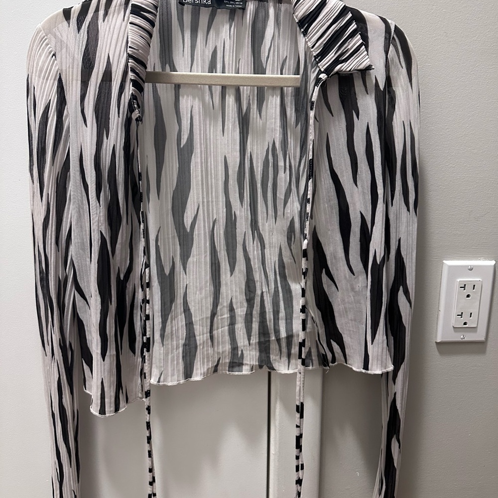 Bershka Black and White Patterned Blouse